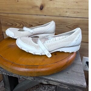 Skechers Womens White Mesh Mary Jane Sporty Walking Sneakers Flats Strap Shoes